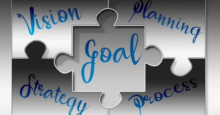 An abstract jigsaw image depicting HR goals.
